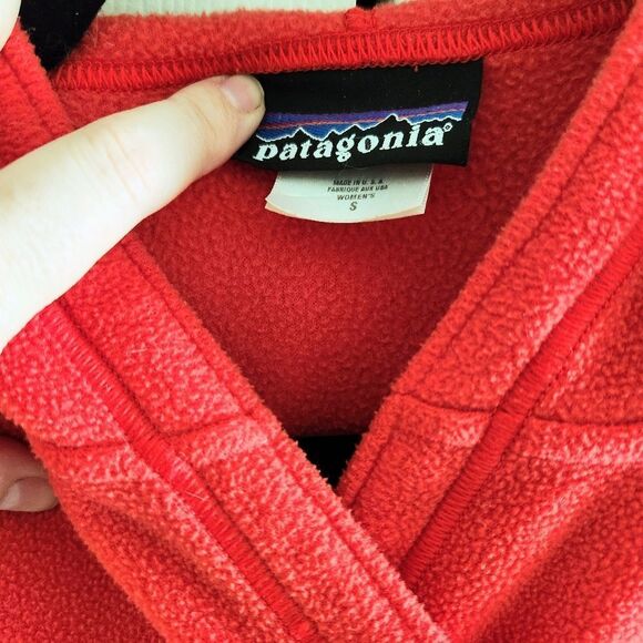 Patagonia Women's Tomato 🍅 Red Pullover Hooded Fleece, Size Small - Picture 2 of 4